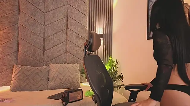 AuroraLanee  online show from November 18, 2025, 7:28 pm