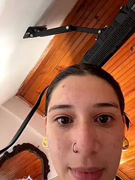 EvaLuxxe online show from November 26, 2025, 5:13 pm