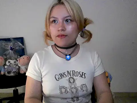 littlec4ke online show from November 13, 2025, 2:26 am