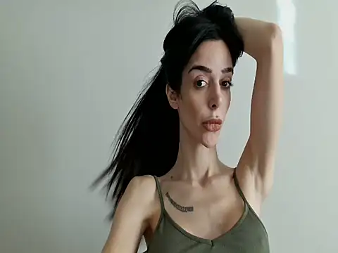 gloriyapg online show from November 25, 2025, 8:58 am