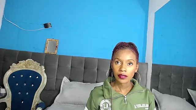 Aliis Love online show from November 19, 2025, 8:42 pm