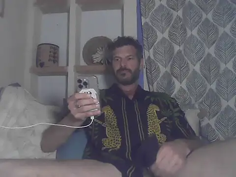 Snapshot of salazarious chatting on June 7, 2026, 11:43 pm salazarious online show from June 7, 2026, 11:43 pm