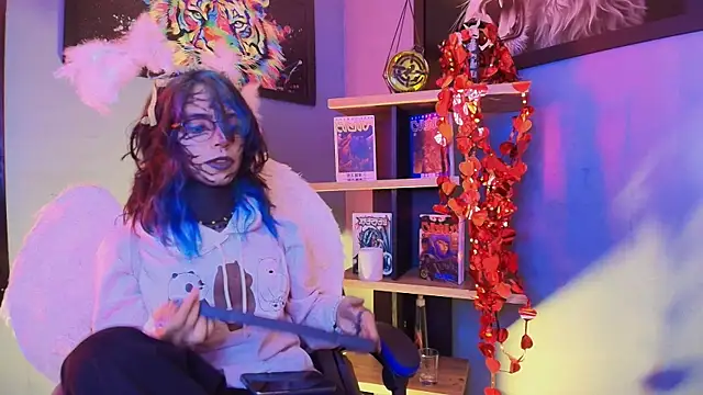 luxiel  online show from February 14, 2026, 10:32 pm