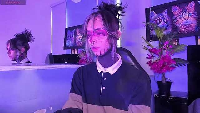 luxiel  online show from November 19, 2025, 8:42 pm