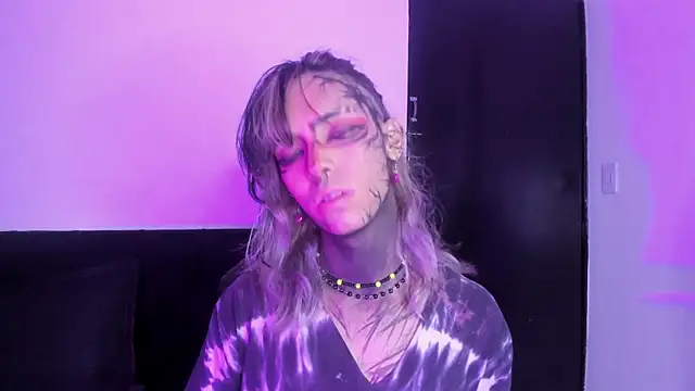 luxiel  online show from November 15, 2025, 10:47 pm