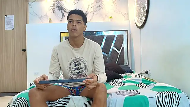 Snapshot of WHITHET_BOYS chatting on November 30, 2025, 1:45 pm WHITHET BOYS online show from November 30, 2025, 1:45 pm