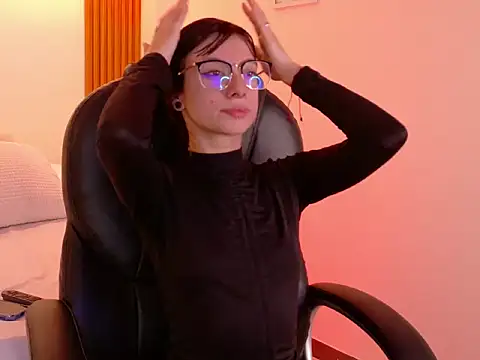 LaadyScarlett online show from December 3, 2025, 4:57 am