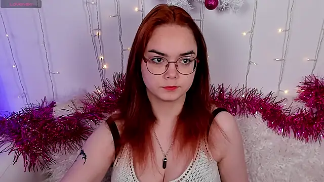 Lily  Evans online show from December 19, 2025, 3:32 am