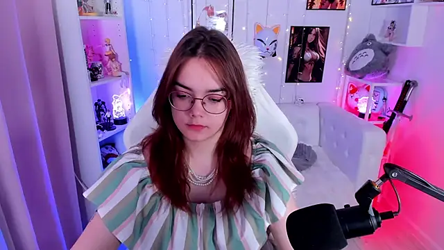 Lily  Evans online show from November 23, 2025, 4:11 am