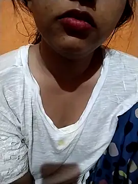Sexy Divya   online show from April 12, 2026, 7:50 pm