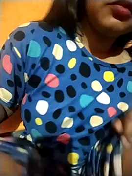 Sexy Divya   online show from April 18, 2026, 5:59 pm