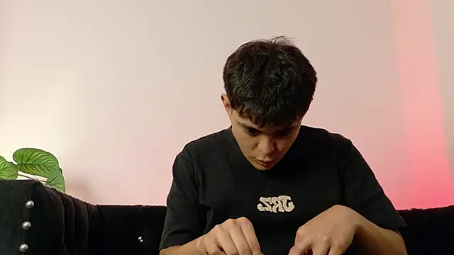 Valentin X online show from December 2, 2025, 4:14 am