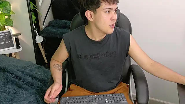 Valentin X online show from November 20, 2025, 4:02 am