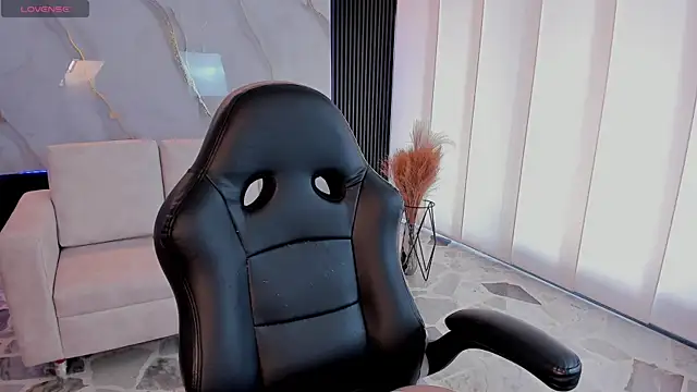 Saara Corraless online show from April 13, 2026, 3:16 pm