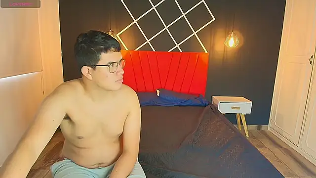 Snapshot of Logan_Chloe chatting on November 24, 2025, 11:54 am Logan Chloe online show from November 24, 2025, 11:54 am