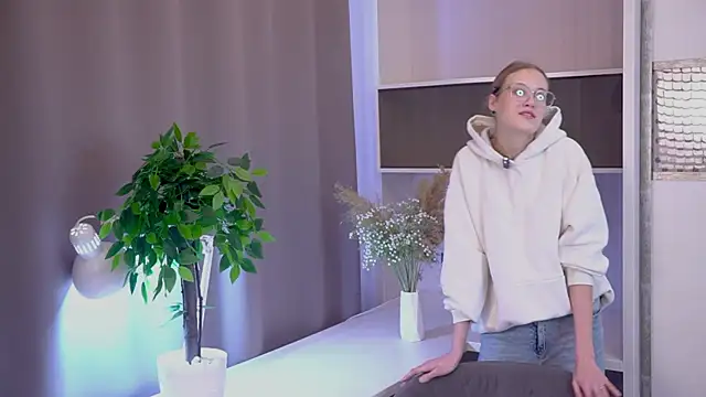 LilianGlenna online show from November 9, 2025, 3:32 am