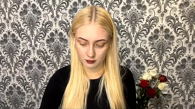 PhebeHals online show from November 19, 2025, 1:22 pm