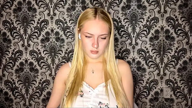 PhebeHals online show from December 1, 2025, 1:56 pm