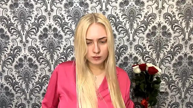 PhebeHals online show from November 18, 2025, 1:14 pm