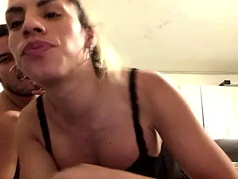 ESTRELLABERECHUCKY online show from January 6, 2026, 4:22 pm