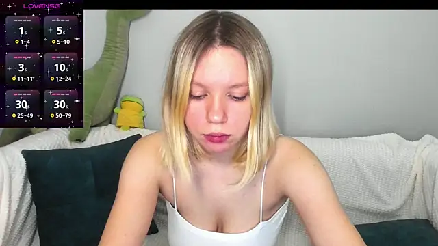 Monisees online show from December 19, 2025, 1:53 am