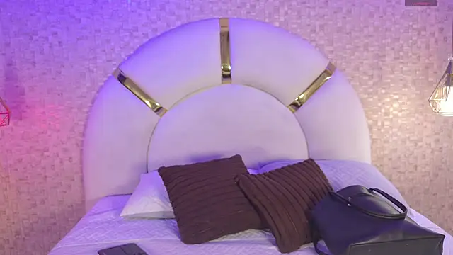 aria sm online show from November 19, 2025, 7:14 pm