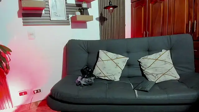 Melany 27 online show from December 4, 2025, 2:27 pm