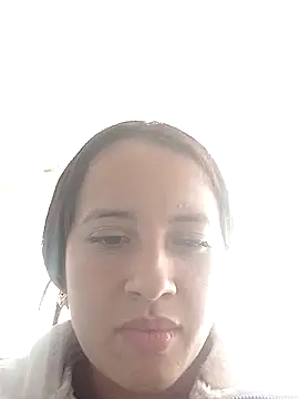 Chloe 2-4 online show from November 26, 2025, 6:19 pm