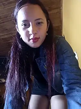 Chloe 2-4 online show from November 18, 2025, 6:55 pm