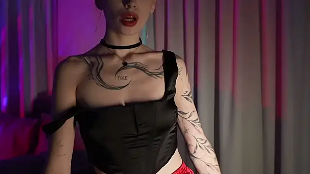 Snapshot of LinaaVelle chatting on May 15, 2026, 12:52 am LinaaVelle online show from May 15, 2026, 12:52 am