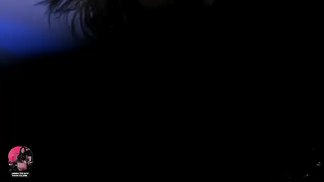 Snapshot of Halley_Ravenn chatting on May 22, 2026, 8:51 pm Halley Ravenn online show from May 22, 2026, 8:51 pm