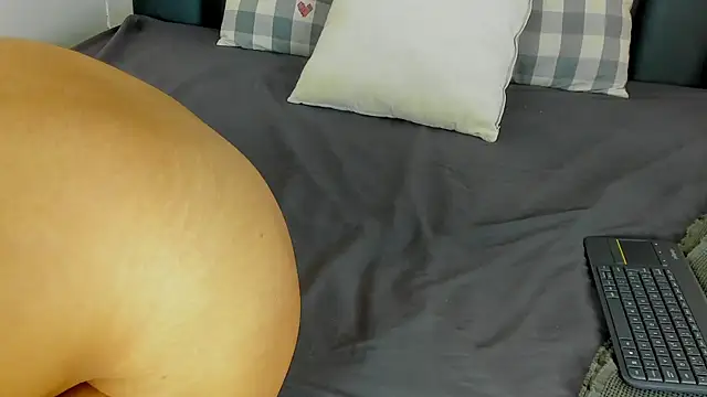 NicoletCherry   online show from December 2, 2025, 7:37 pm