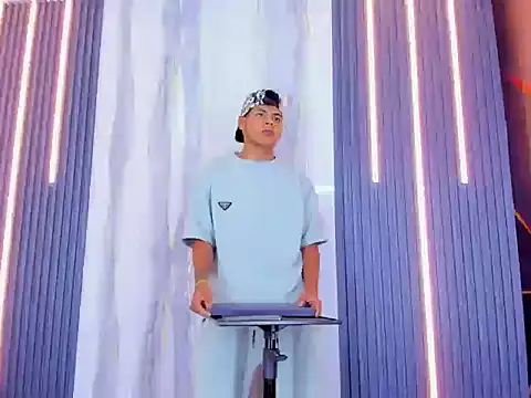 Tommy bigcock19 online show from November 12, 2025, 6:12 pm