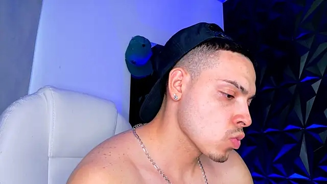 Maxwell Dupont online show from December 18, 2025, 10:02 pm