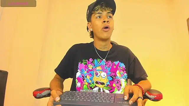 Timmy Kiing  online show from November 26, 2025, 8:20 pm