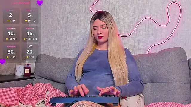 Cherry B1isss online show from November 10, 2025, 6:35 pm