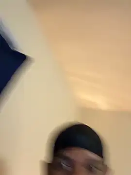 CrookedBeaut online show from November 9, 2025, 2:04 am