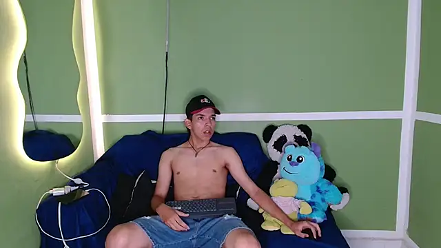 Snapshot of maxsexdick chatting on November 21, 2025, 1:32 pm maxsexdick online show from November 21, 2025, 1:32 pm