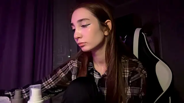 Snapshot of HollyPaw chatting on November 27, 2025, 6:30 pm HollyPaw online show from November 27, 2025, 6:30 pm