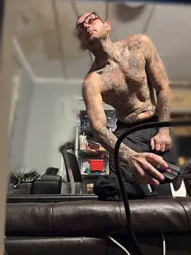 trickydickydaddy online show from April 30, 2026, 5:47 am