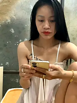 Snapshot of Tiny-122 chatting on November 14, 2025, 6:17 am Tiny-122 online show from November 14, 2025, 6:17 am