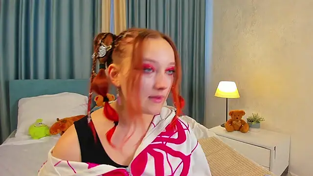 LauraKelley online show from November 14, 2025, 8:07 am