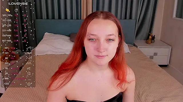 LauraKelley online show from December 2, 2025, 8:05 am