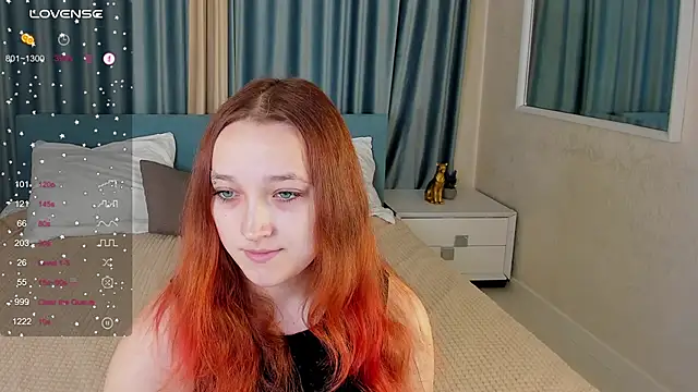 LauraKelley online show from November 29, 2025, 8:36 am