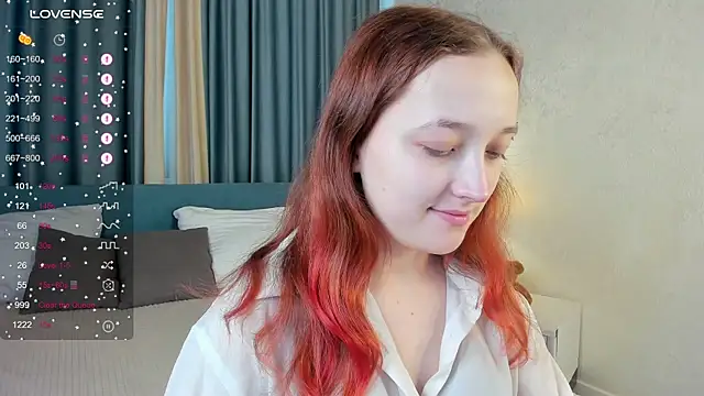 LauraKelley online show from November 19, 2025, 6:13 am