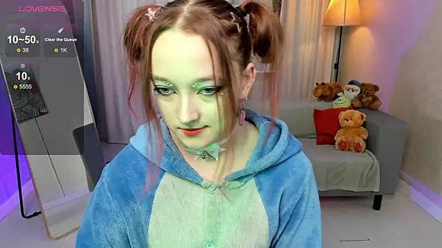 LauraKelley online show from November 11, 2025, 7:58 am