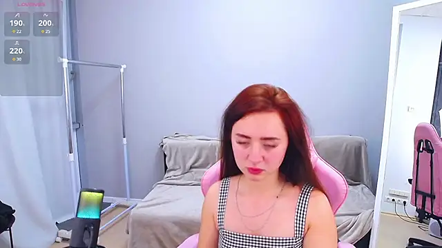 ReginaLorey online show from November 28, 2025, 1:33 pm