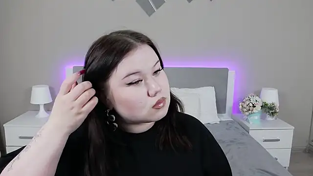 Snapshot of EvaNova_ chatting on November 10, 2025, 8:52 am EvaNova online show from November 10, 2025, 8:52 am