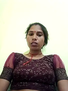 Snapshot of Veshali_Love143 chatting on November 11, 2025, 12:38 am Veshali Love143 online show from November 11, 2025, 12:38 am