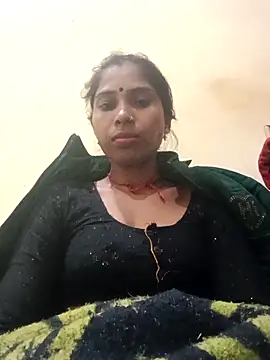 Snapshot of Veshali_Love143 chatting on November 30, 2025, 12:22 am Veshali Love143 online show from November 30, 2025, 12:22 am